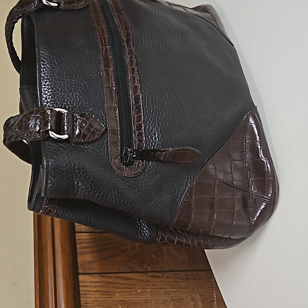 Brighton Vintage Leather Shoulder Bag - Picture 9 of 17